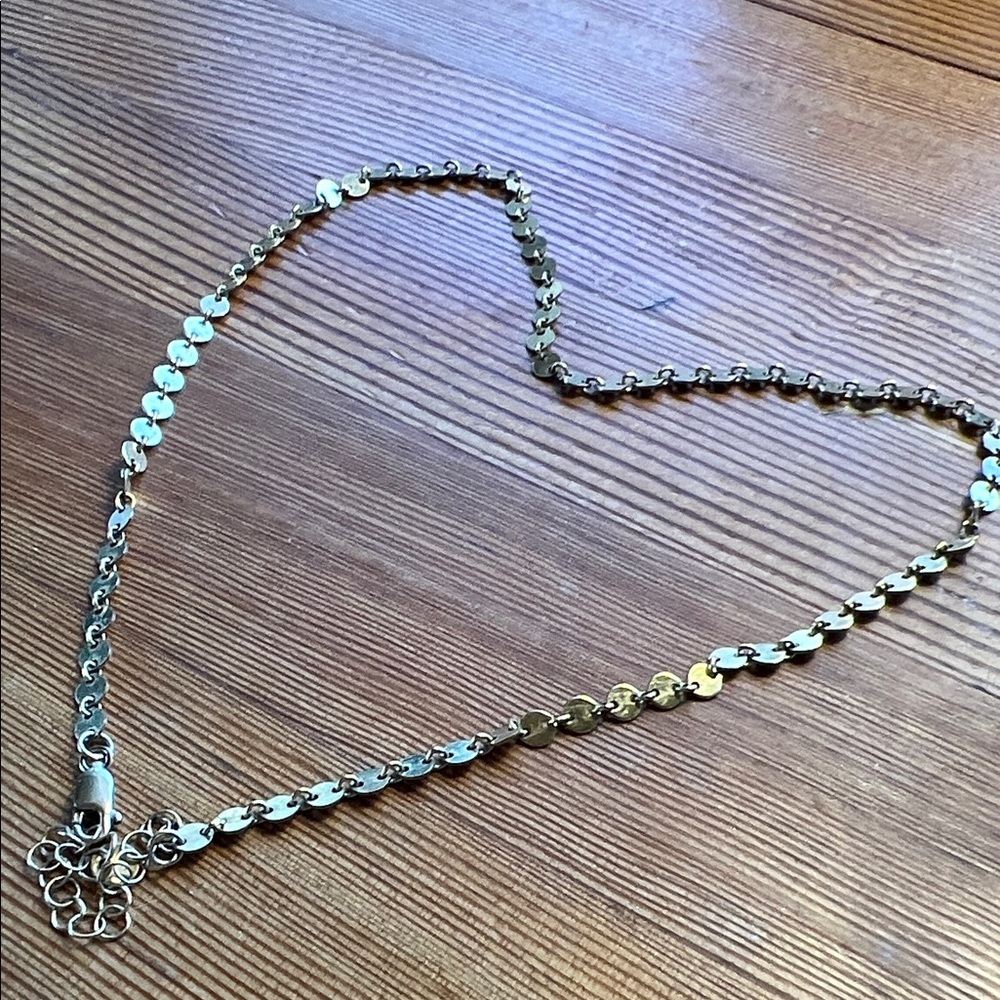 Elegant Gold-Tone Necklace - Picture 2 of 2